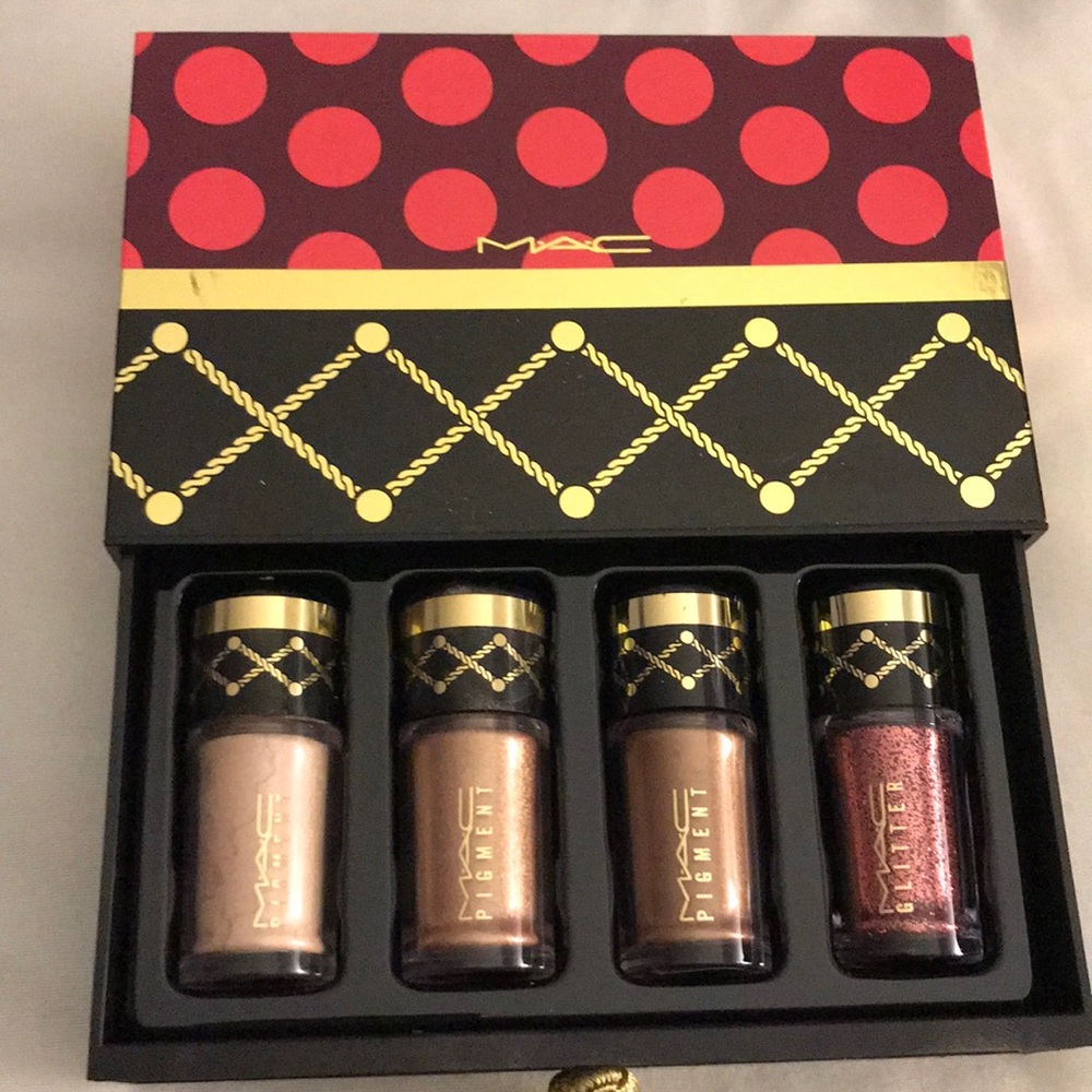 Mac Nutcracker Sweet Bronze Pigments and Glitter